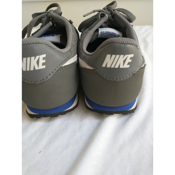 Nike grey Genicco sneakers. Women's US size 7.5 EUC - Picture 7 of 11